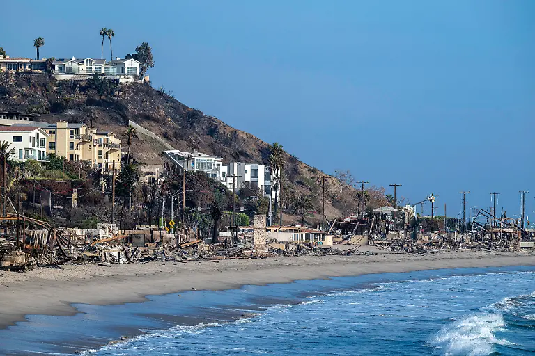 January-19-2025-Malibu-California-USA-January-19-2025-Houses-destroyed-in-Malibu-along-the-Pacific-Coast-Highway-by-the-Palisades-Fire