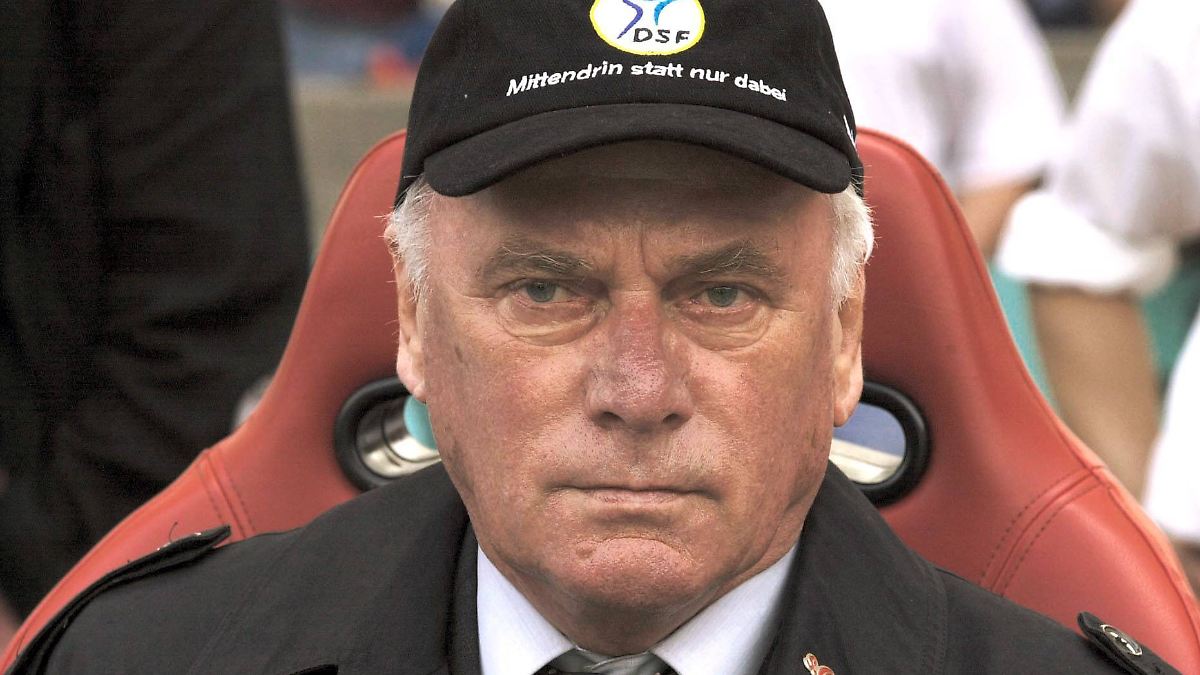 Legend-re-Team-Ansprache-Als-Udo-Lattek-den-BVB-Profis-mit-einem-Trick-Angst-machte