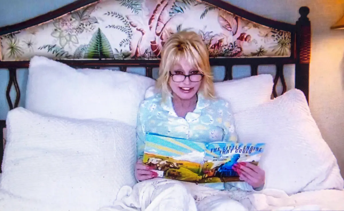 April-2-2020-DOLLY-PARTON-74-helps-get-your-kids-to-sleep-with-Goodnight-with-Dolly-tonite-reading-The-Little-Engine-That-Could-online-during-Coronavirus-COVID-19-outbreak-lockdown-Starting-tonight-and-every-Thursday-7-p-m-ET-Streaming-exclusively-on-Imagination-Library-Dolly-Parton-World-Choice-Investments-Dollywood-social-channels-and-YouTube-Dolly-will-read-a-new-classic-every-week
