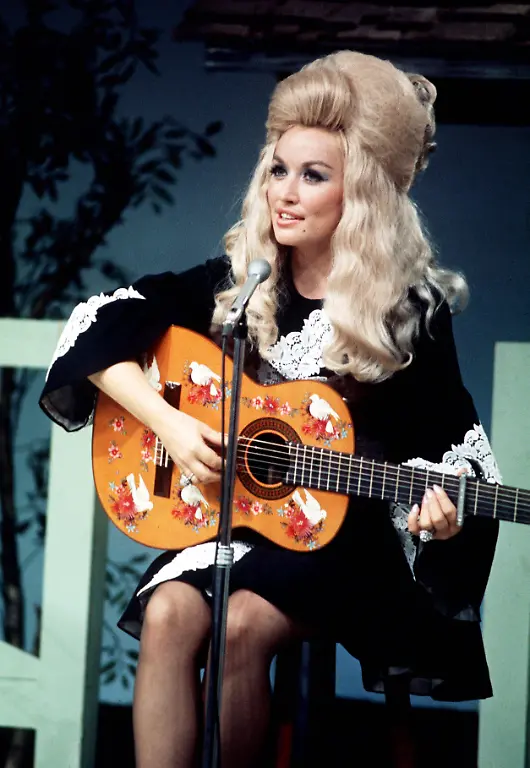 News-Dolly-Parton-Sept-2-1970-Nashville-TN-USA-Dolly-Parton-performs-a-song-during-taping-of-the-half-hour-syndic-News-Dolly-Parton-Sept-2-1970-Nashville-TN-USA-Dolly-Parton-performs-a-song-during-taping-of-the-half-hour-syndicated-television-show-The-Porter-Wagoner-Show-at-the-WSM-TV-studios-Sept-2-1970-Dolly-Parton-performs-a-song-during-taping-of-the-half-hour-syndicated-television-show-The-Porter-Wagoner-Show-at-the-WSM-TV-studios-Sept-2-1970