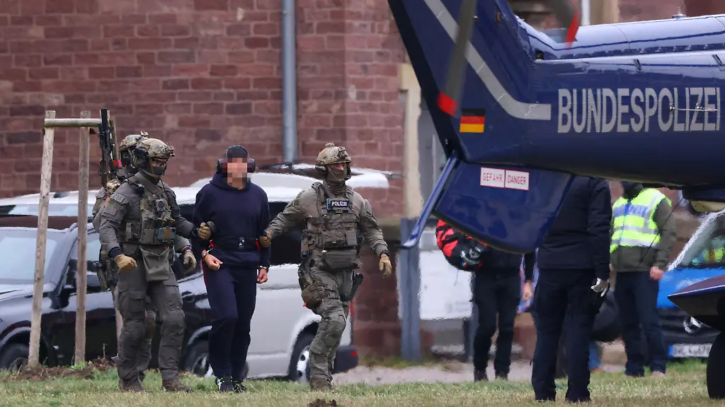 Police-escorts-Serhii-K-to-a-helicopter-following-a-hearing-with-the-German-Federal-Public-Prosecutor-after-Italy-s-top-court-approved-the-handover-to-Germany-of-the-Ukrainian-man-suspected-of-coordinating-the-2022-sabotage-of-the-Nord-Stream-gas-pipeline-in-Karlsruhe-Germany-November-28-2025-REUTERS-Thilo-Schmuelgen-ATTENTION-EDITORS-THE-SUSPECT-S-FACE-HAS-BEEN-PIXELATED-BY-REUTERS-TO-CONFORM-TO-LOCAL-LAW