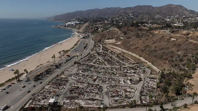 The-Pacific-Palisades-Bowl-Mobile-Estates-once-one-of-the-last-sources-of-affordable-housing-near-the-beach-in-Los-Angeles-County-was-devastated-by-the-Palisades-Fire-and-remains-in-ruins-Cleanup-and-rebuilding-plans-have-stalled-leaving-the-future-of-the-community-uncertain-10-11-2025-Pacific-Palisades-CA