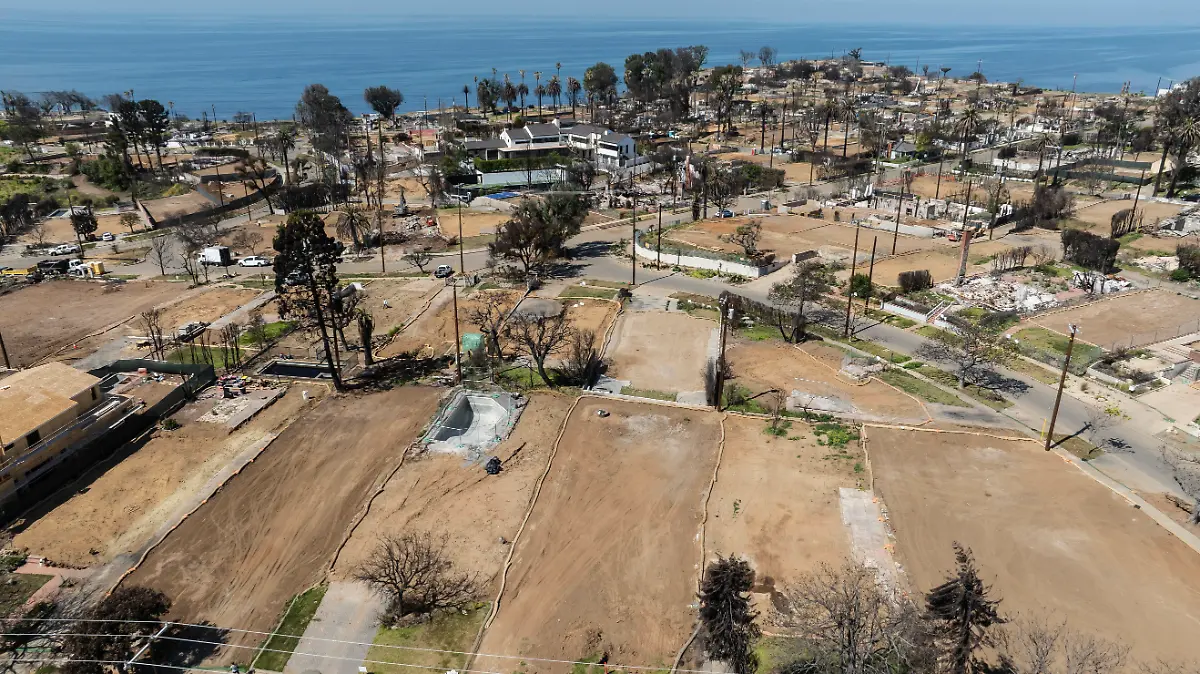 Home-building-slowly-begins-in-the-Pacific-Palisades-after-the-destructive-Palisades-fire-A-home-on-15256-De-Pauw-street-is-one-of-the-first-homes-to-be-built-in-the-area-Drone-view-of-home-rebuilding-on-De-Pauw-Street-5-19-2025-Pacific-Palisades-LA-CA