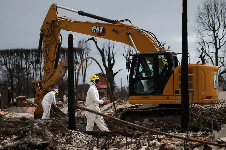 U-S-Army-Corps-of-Engineer-contractors-remove-debris-following-the-Palisades-Fire-in-the-Pacific-Palisades-Los-Angeles-California-U-S-March-17-2025