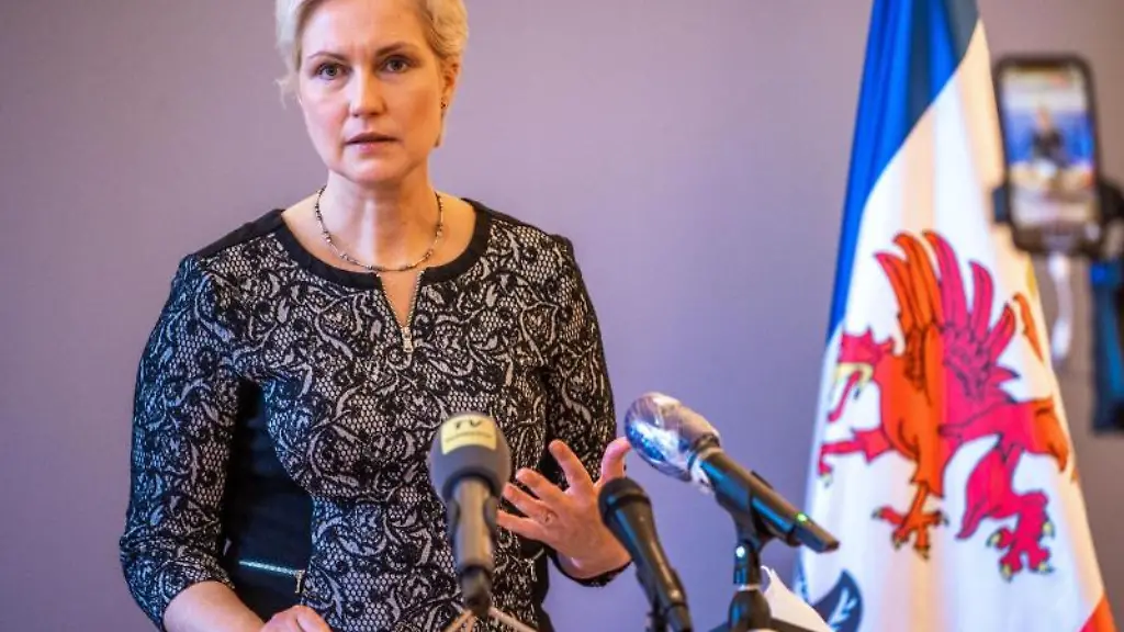 Manuela-Schwesig-SPD-bei-einer-Pressekonferenz