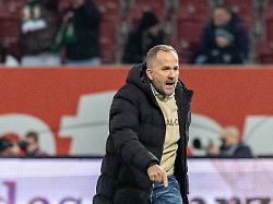 "In den Allerwertesten beißen": FC Augsburg schenkt "total totes Spiel" noch her