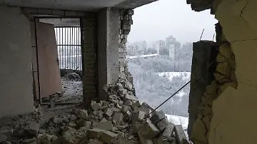 epi_1007962811_REUTERSFOTO_2026-01-15T073711Z 1749706452 RC2J1JAYO4R8 RTRMADP 3 UKRAINE-CRISIS-ATTACK-KYIV.JPG_Aftermath of a Russi