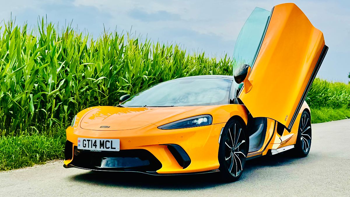 Dieser-Supersportler-kann-Urlaub-Auf-Tour-mit-dem-McLaren-GTS-Sport-Gran-Turismo-auf-britische-Art