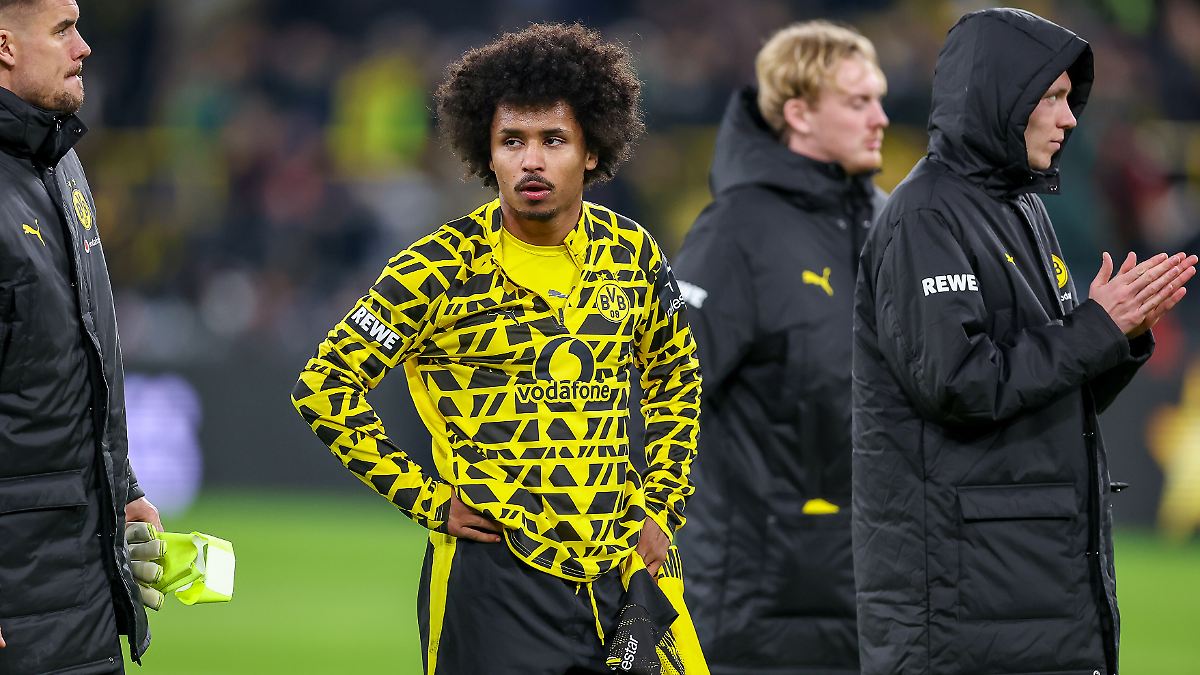 Blitzflucht-aus-dem-Stadion-Polarisierender-BVB-Star-Adeyemi-sprintet-in-die-Sackgasse