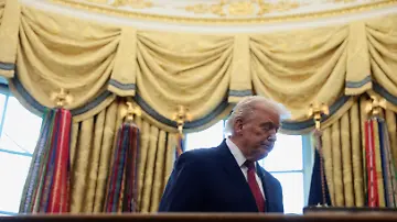 2025-12-15T213059Z_1756272762_RC2WGIAX4N8T_RTRMADP_3_USA-TRUMP