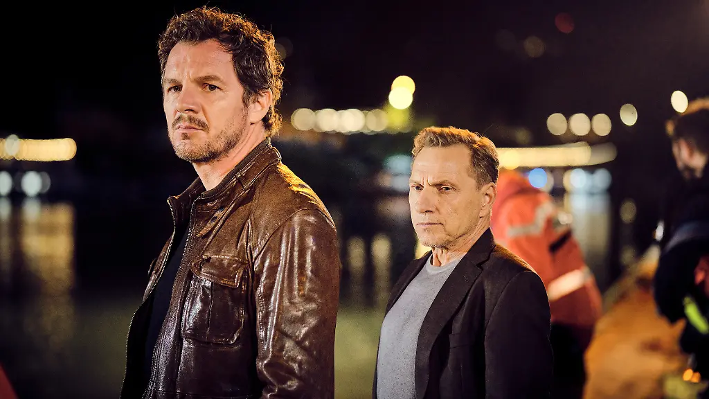 ARD-SWR-TATORT-EX-IT-am-Sonntag-18-01-26-um-20-15-Uhr-im-ERSTEN-Harter-Fall-fuer-Sebastian-Bootz-Felix-Klare-und-Thorsten-Lannert-Richy-Mueller-Im-Neckar-wurde-ein-Wagen-mit-einer-Kinderleiche-darin-gefunden-SWR-Benoit-Linder-honorarfrei-Verwendung-gemaess-der-AGB-im-engen-inhaltlichen-redaktionellen-Zusammenhang-mit-genannter-SWR-Sendung-und-bei-Nennung-Bild-SWR-Benoit-Linder-S2-SWR-Presse-Bildkommunikation-Baden-Baden-Tel-07221-929-22202-foto-swr