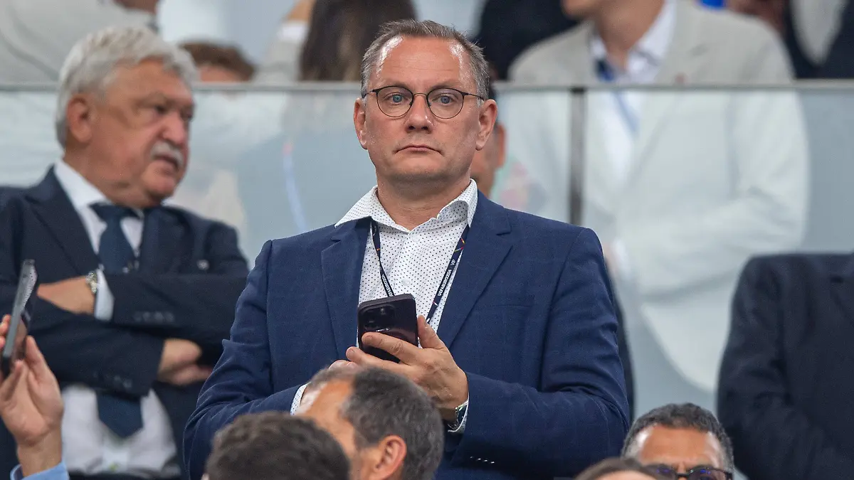 Fussball-Herren-Saison-2023-24-UEFA-EURO-EM-Europameisterschaft-Fussball-EM-2024-Halbfinale-in-Dortmund-Niederlande-England-Politiker-Tino-Chrupalla-AfD-Alternative-fuer-Deutschland-auf-der-Tribuene-10-07