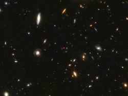 Wachsende Monster: Rätsel der roten Punkte im frühen Universum womöglich gelöst