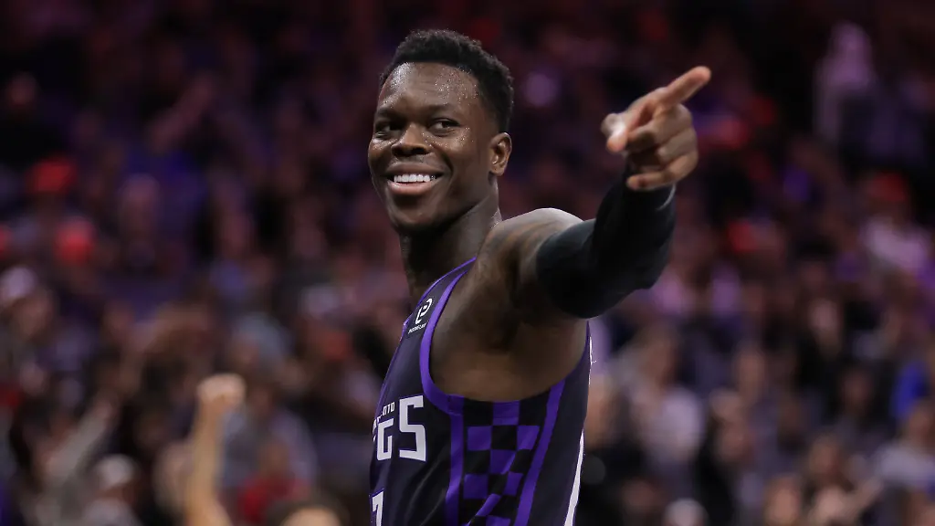 dpatopbilder-27-12-2025-USA-Sacramento-Basketball-NBA-Sacramento-Kings-Dallas-Mavericks-Hauptrunde-Hauptrunde-Partien-66-Spieltag-Dennis-Schroeder-Guard-der-Sacramento-Kings-reagiert-nach-einem-Foul