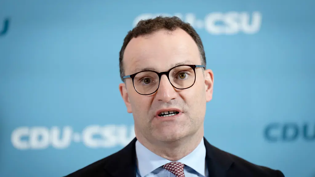 Jens-Spahn-beim-Pressestatement-zur-Fraktionssitzung-der-CDU-CSU-Bundestagsfraktion-im-Reichstagsgebaeude-Berlin-13-01