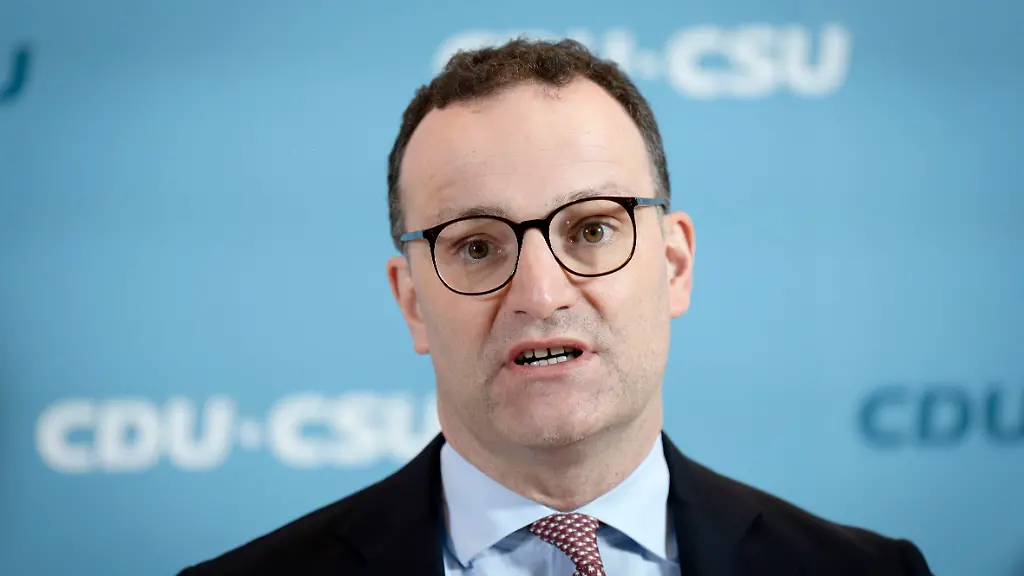 Jens-Spahn-beim-Pressestatement-zur-Fraktionssitzung-der-CDU-CSU-Bundestagsfraktion-im-Reichstagsgebaeude-Berlin-13-01