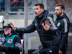 Dynamo gibt Schlusslicht ab: Klose schimpft sich zu Gelb-Rot - dann siegt sein Club