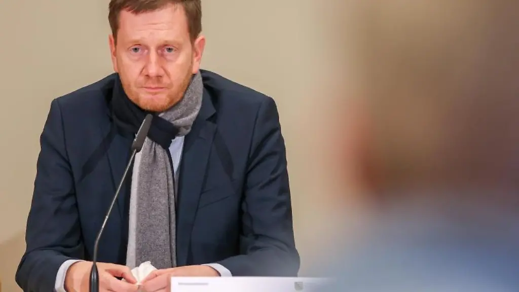 Michael-Kretschmer-CDU-bei-einer-Pressekonferenz