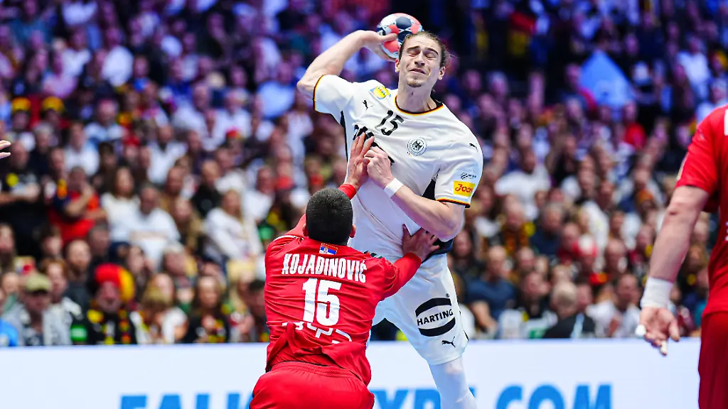 Wurf-Tor-Juri-Knorr-Deutschland-15-DEN-Serbien-vs-Deutschland-Handball-EHF-Europameisterschaft-2026-Gruppe-A-Spieltag-2-17-01-2026-DEN-Serbien-vs-Deutschland-Handball-EHF-Europameisterschaft-2026-Gruppe-A-Spieltag-2-17-01