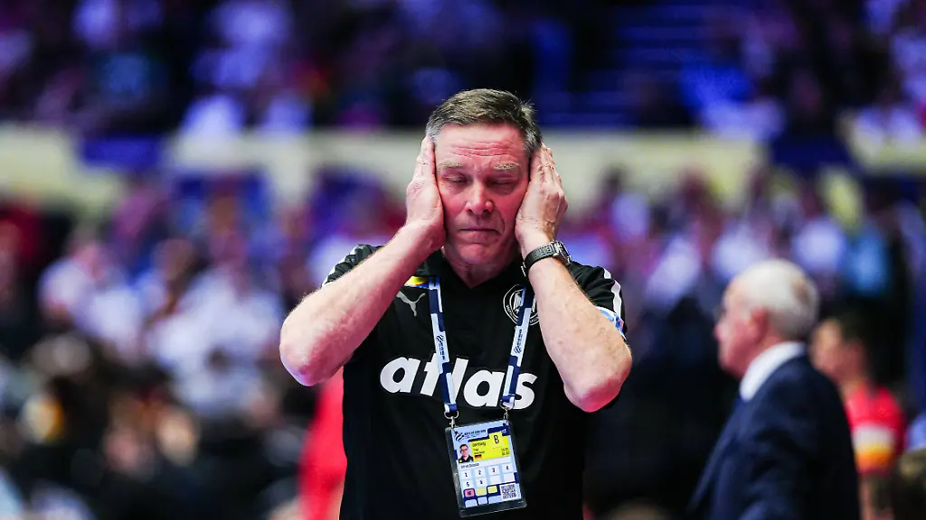 Alfred-Gislason-Deutschland-Trainer-verzweifelt-DEN-Serbien-vs-Deutschland-Handball-EHF-Europameisterschaft-2026-Gruppe-A-Spieltag-2-17-01-2026-DEN-Serbien-vs-Deutschland-Handball-EHF-Europameisterschaft-2026-Gruppe-A-Spieltag-2-17-01