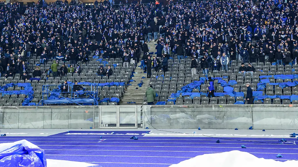 GER-Berlin-soccer-Hertha-BSC-vs-FC-Schalke-04-DFB-2nd-Bundesliga-2025-2026-season-Gameday-18-f-l-t-r