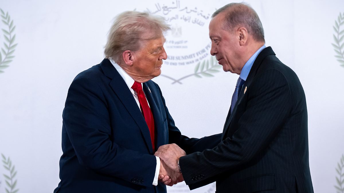 Vorsitzender-mit-F-lle-an-Macht-Trump-will-eine-Milliarde-Dollar-pro-dauerhaftem-Sitz-im-Friedensrat-