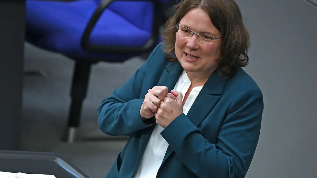 Die-Gruenen-Bundestagsabgeordnete-Andreas-Luebcke-aus-Brandenburg-dringt-auf-eine-rasche-Umsetzung-eines-deutsch-polnischen-Jugend-Bahntickets-fuer-diesen-Sommer