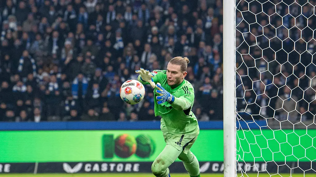 Fussball-Herren-Saison-2025-2026-2-Bundesliga-18-Spieltag-Hertha-BSC-FC-Schalke-04-Torhueter-Loris-Karius-Schalke-pariert-einen-Schuss-17-01