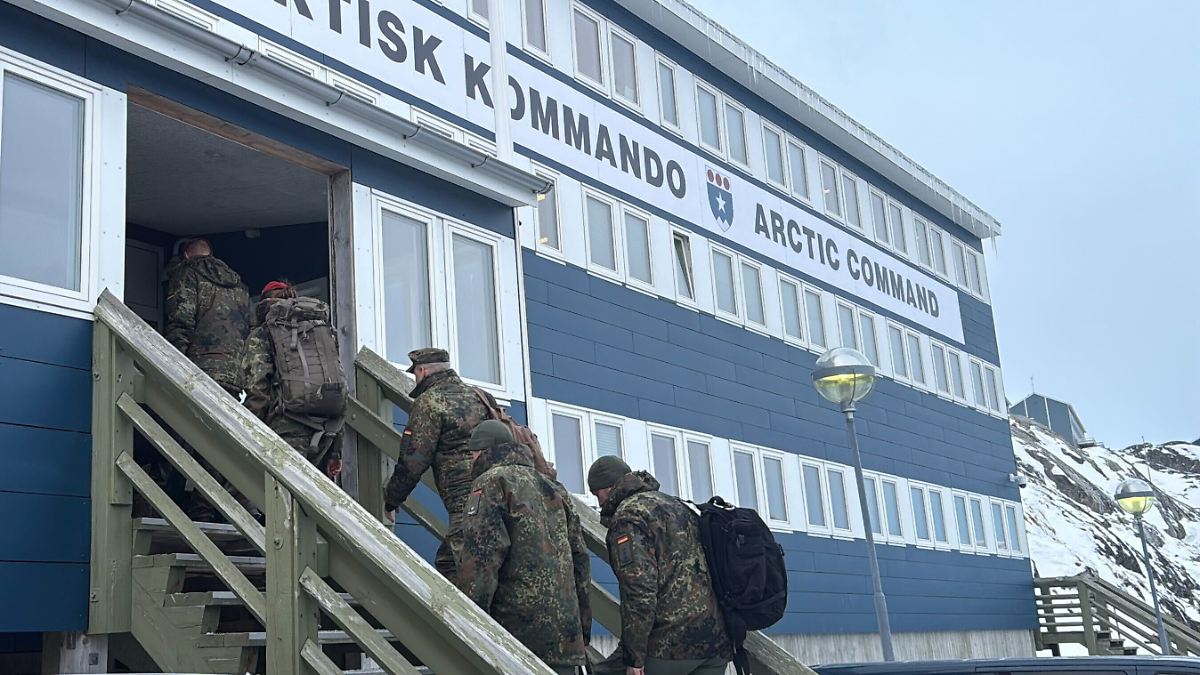 Erst-am-Freitag-angekommen-Bundeswehrsoldaten-ziehen-aus-Gr-nland-ab