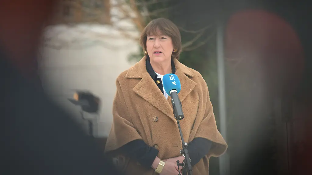 ARCHIV-07-01-2026-Bayern-Seeon-Hildegard-Mueller-Praesidentin-des-Verbandes-der-Automobilindustrie-e-V-gibt-waehrend-der-Fortsetzung-der-dreitaegigen-Klausurtagung-der-CSU-Bundestagsfraktion-im-Kloster-Seeon-eine-Presseerklaerung-ab