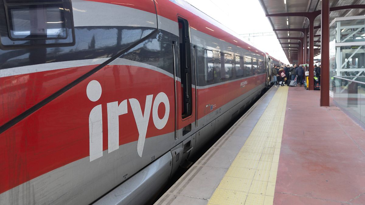 Viele-Menschen-eingeklemmt-Zwei-Schnellz-ge-in-Spanien-entgleisen-mindestens-f-nf-Tote