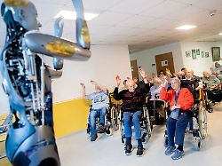 Niedersachsen & Bremen: Fitness mit "Ameca" – Können Roboter in der Pflege helfen?