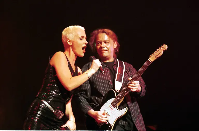 23-Konzert-Roxette-Marie-Fredriksson-Saengerin-und-Gitarrist-in-der-Berliner-Deutschlandhalle-Popsaengerin-Popmusiker-Popduo-Duo-80er-Jahre-Pop-Schlager-Musik-Open-Air-Lack-Lackanzug-Berlin-Deutschland-Germany-23-Concert-Roxette-Marie-Fredriksson-singer-and-guitarist-in-the-Berlin-Deutschlandhalle-pop-singer-pop-musician-pop-duo-duo-80s-pop-pop-songs-music-open-air-vinyl-vinyl-suit-Berlin-Germany-Germany-Copyright-xPOP-EYE-Schleserx-0002718700027187