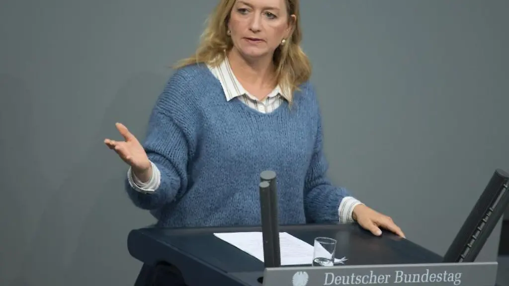 Caren-Lay-Die-Linke-spricht-im-Deutschen-Bundestag