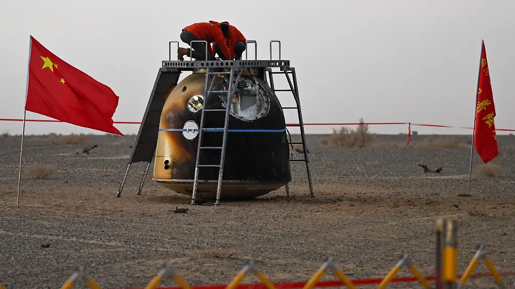 260119-JIUQUAN-Jan-19-2026-Xinhua-The-return-capsule-of-the-Shenzhou-20-spaceship-is-pictured-at-the-Dongfeng-landing-site-in-north-China-s-Inner-Mongolia-Autonomous-Region-on-Jan-19-2026-The-return-capsule-of-the-Shenzhou-20-spaceship-carrying-no-astronauts-touched-down-at-the-Dongfeng-landing-site-in-north-China-s-Inner-Mongolia-Autonomous-Region-at-9-34-a-m-Beijing-Time-on-Monday-according-to-the-China-Manned-Space-Agency-CMSA-An-on-site-inspection-confirmed-that-the-exterior-of-the-Shenzhou-20-return-capsule-was-generally-intact-and-the-items-inside-were-in-good-condition-the-CMSA-said-noting-that-the-Shenzhou-20-spaceship-s-return-mission-was-a-complete-success