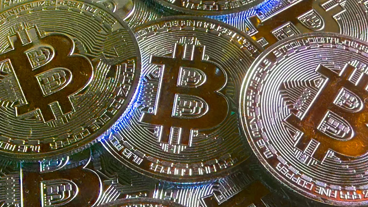 Verluste in Milliardenhöhe: Bitcoin stürzt nach Trumps Zolldrohungen ab -  ntv.de