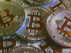 Verluste in Milliardenhöhe: Bitcoin stürzt nach Trumps Zolldrohungen ab