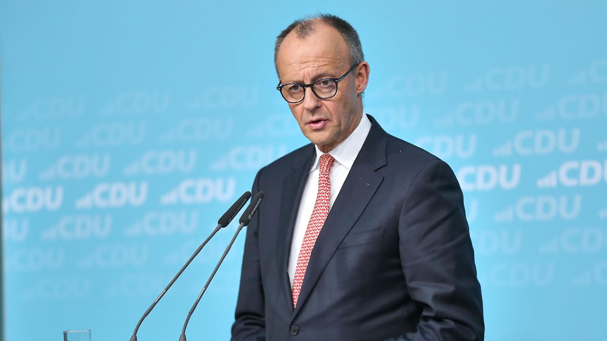 Zollstreit-Eskalation-vermeiden-Merz-sucht-Gespr-ch-mit-Trump-in-Davos