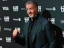 "Sly altert einfach nicht": Sylvester Stallone grüßt aus dem Fitnessstudio