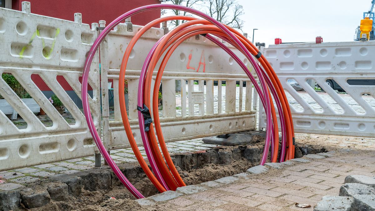 Mehr-Glasfaser-Verbindungen-Bundesnetzagentur-will-mancherorts-das-DSL-Ende-einl-uten