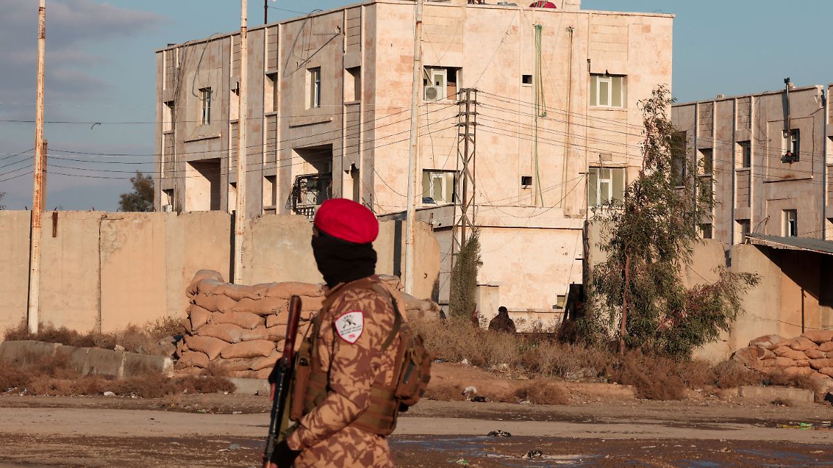 Kurden-beschuldigen-Regierung-Dutzende-IS-K-mpfer-aus-syrischem-Gef-ngnis-entkommen