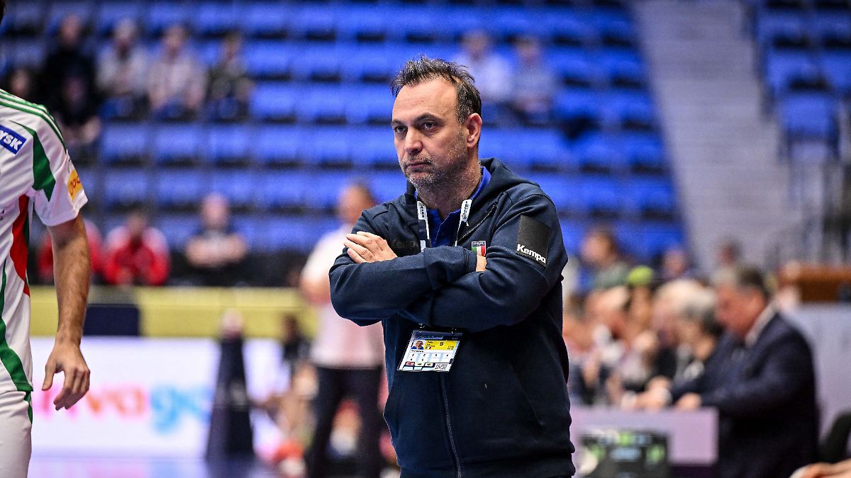 -Er-h-tte-sich-lieber-Bundestrainer-lacht-Bob-Hanning-h-hnisch-ins-Gesicht