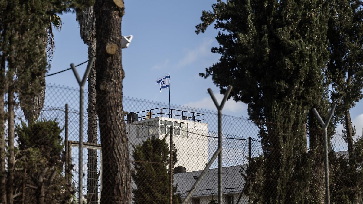 Mit-schwerem-Ger-t-Israel-zerst-rt-Zentrale-des-UN-Pal-stinenserhilfswerks