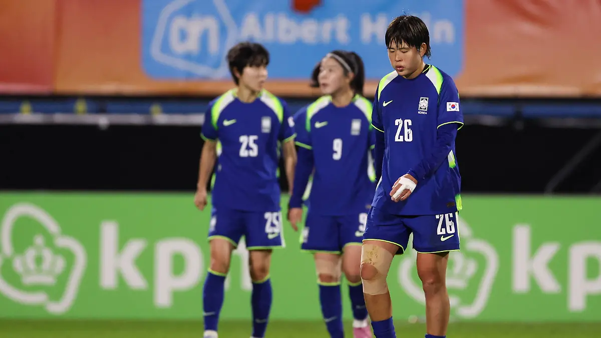 2025-12-02-Netherlands-v-South-Korea-Women-s-International-Friendly-Laenderspiel-Nationalmannschaft-WAALWIJK-NETHERLANDS-DECEMBER-2-Minji-Kim-of-Korea-Republic-looks-dejected-after-conceding-the-team-s-fourth-goal-during-the-Women-s-International-Friendly-match-between-Netherlands-and-South-Korea-at-Mandemakers-Stadion-on-December-2-2025-in-Waalwijk-Netherlands-Waalwijk-Mandemakers-Stadion-Netherlands-Content-not-available-for-redistribution-in-The-Netherlands-directly-or-indirectly-through-any-third-parties