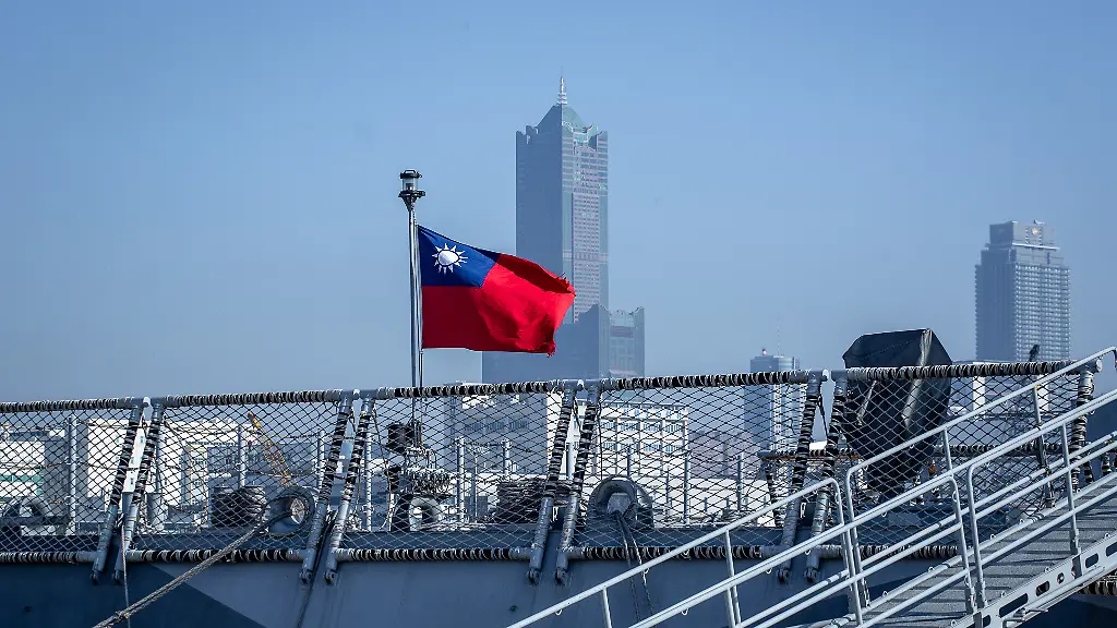 December-30-2025-Kaohsiung-City-Kaohsiung-City-Taiwan-TaiwanA-a-a-s-Navy-deployed-warships-from-southern-ports-on-Tuesday-as-China-conducted-large-scale-military-exercises-encircling-the-island-prompting-heightened-coastal-defenses-and-disrupting-some-domestic-flight-operations-A-a-a-At-a-southern-commercial-harbor-one-Jinjiang-class-missile-frigate-and-one-Tuo-Chiang-class-corvette-were-seen-docked-inside-the-port-for-dispersal-and-combat-readiness-operations-Outside-the-harbor-local-residents-continued-drying-mullet-roe-in-a-scene-that-contrasted-sharply-with-the-tense-military-atmosphere-offshore-Domestic-flights-including-routes-between-Taiwan-and-the-outlying-island-of-Kinmen-were-delayed-or-rerouted-following-temporary-airspace-controls-during-the-Chinese-drills-leaving-many-travelers-waiting-at-airports-A-a-a-Along-TaiwanA-a-a-s-southern-coastline-military-and-Coast-Guard-units-positioned-trucks-Humvees-radar-vehicles-and-mobile-barricades-near-beaches-and-piers-to-monitor-surrounding-waters-and-strengthen-defense-preparedness