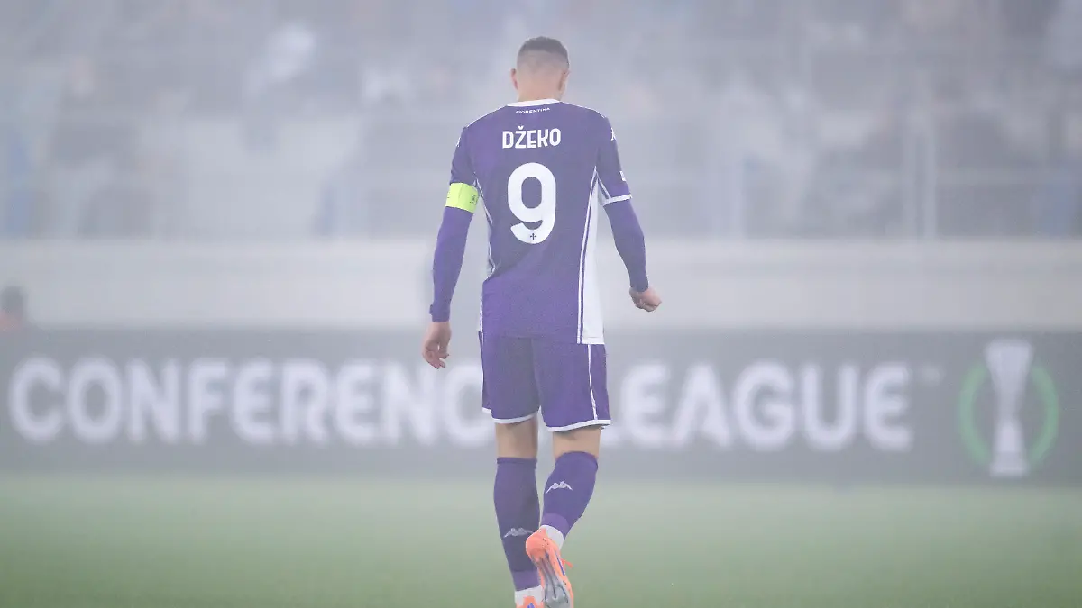 Fiorentina-s-Edin-Dzeko-reacts-during-the-League-phase-soccer-matchday-6-of-the-UEFA-Conference-League-between-FC-Lausanne-Sport-LS-and-ACF-Fiorentina-at-the-stade-de-la-Tuiliere-stadium-in-Lausanne-Switzerland-Thursday-December-18-2025
