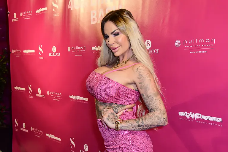 Gina-Lisa-Lohfink-bei-der-40-Geburtstagsfeier-von-Micaela-Schaefer-Micas-40th-Birthday-Bash-im-Bellucci-am-01-11