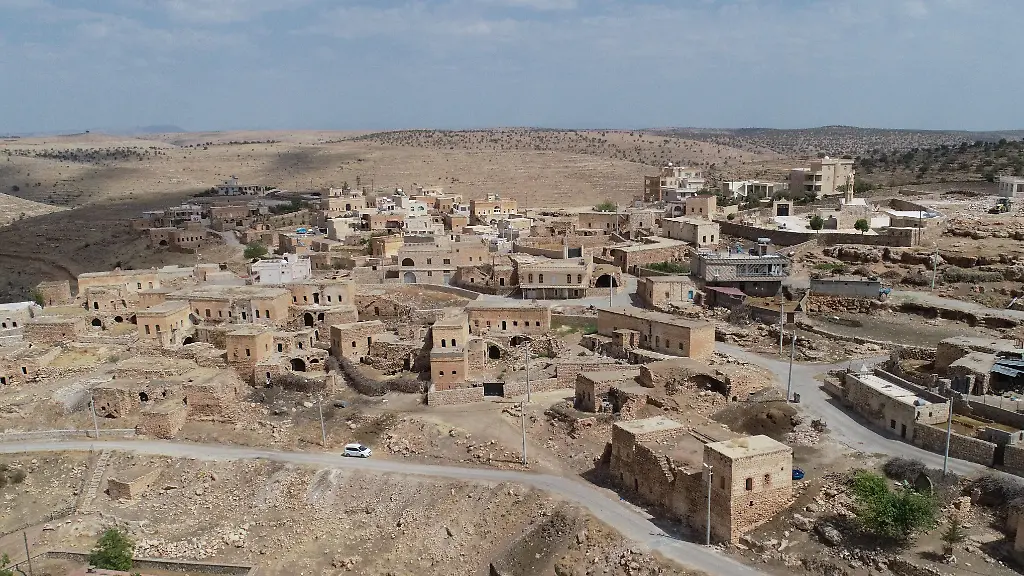 MARDIN-TURKIYE-SEPTEMBER-26-Syriacs-who-had-migrated-from-the-Midyat-and-Nusaybin-districts-of-Mardin-Turkiye-in-the-past-due-to-terrorist-attacks-are-now-returning-to-their-rural-neighborhoods-in-the-Bagok-Mountain-area-on-September-26-2025-The-return-has-been-made-possible-by-the-establishment-of-a-safe-and-stable-environment-as-well-as-improved-opportunities-Those-who-came-back-to-their-homeland-are-repairing-their-damaged-houses-and-churches-while-building-new-detached-homes-from-the-famous-Midyat-stone-The-number-of-Syriacs-choosing-to-return-and-begin-a-new-life-in-their-ancestral-villages-continues-to-increase-day-by-day