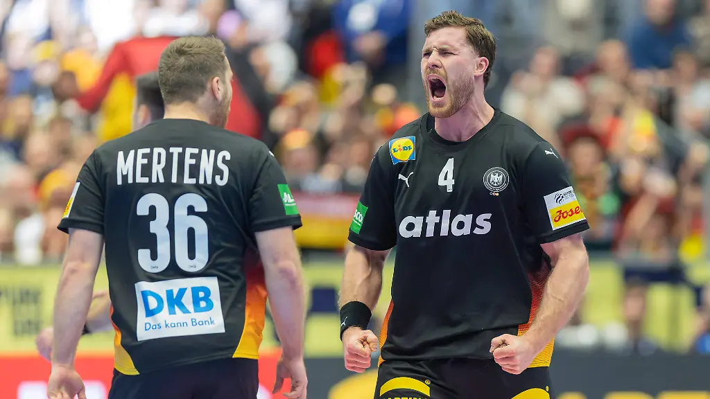 Deutschland-Spanien-EHF-Handball-EM-2026-Johannes-Golla-Deutschland-4-jubelt-links-Lukas-Mertens-Deutschland-36-Handball-EHF-Europameisterschaft-Laenderspiel-zwischen-Deutschland-und-Spanien-am-19-Januar-2026-in-Herning-Daenemark