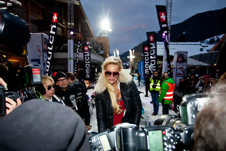 10-12-2011-Rennstrecke-Saalbach-Hinterglemm-AUT-Swatch-Snow-Mobile-2011-Der-Renntag-im-Bild-Prinzessin-Gina-Lisa-Lohfink-DEU-during-Fotoshooting-Rennstrecke-at-Swatch-Snow-Mobile-2011-Saalbach-Hinterglemm-Austria-on-2011-12-09